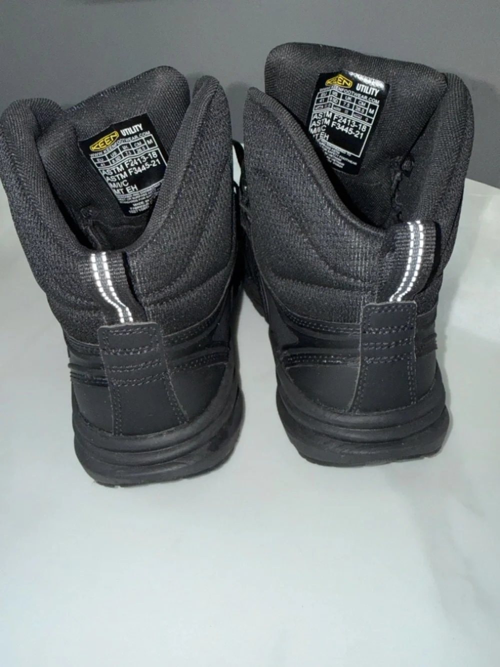 KEEN Men's Black Mid-Height Hiking Boots